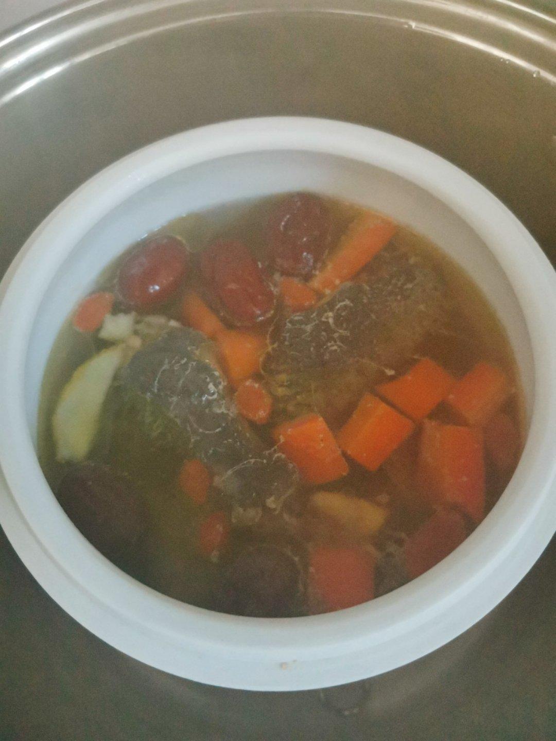 枸杞红枣乌鸡汤