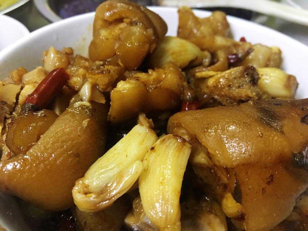 美味的家常菜：红烧猪蹄