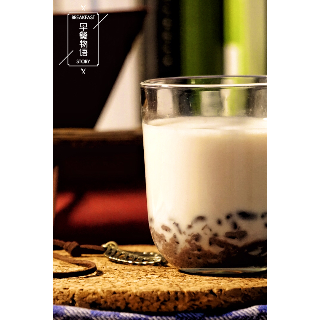 红枣红豆薏仁牛奶粥