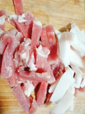 家常菜——芹菜炒肉的做法 步骤5