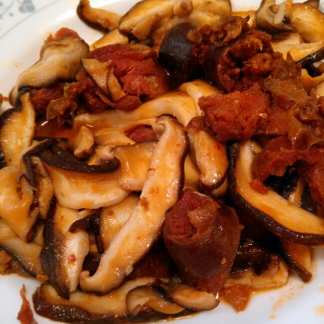 蘑菇菜心炒腊肠