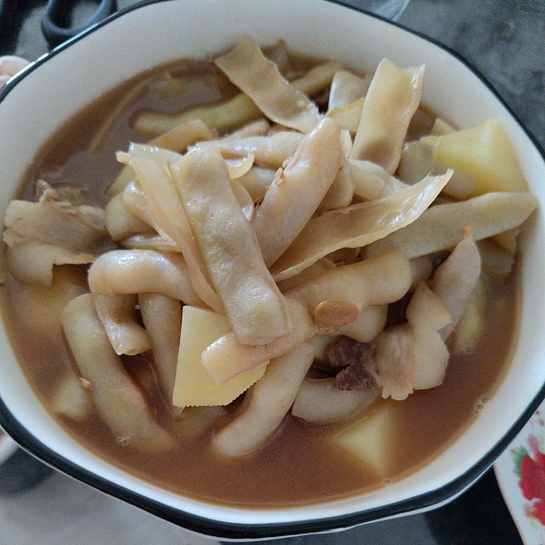 不吃两碗饭你找我！东北做法 酱炖芸豆土豆五花肉