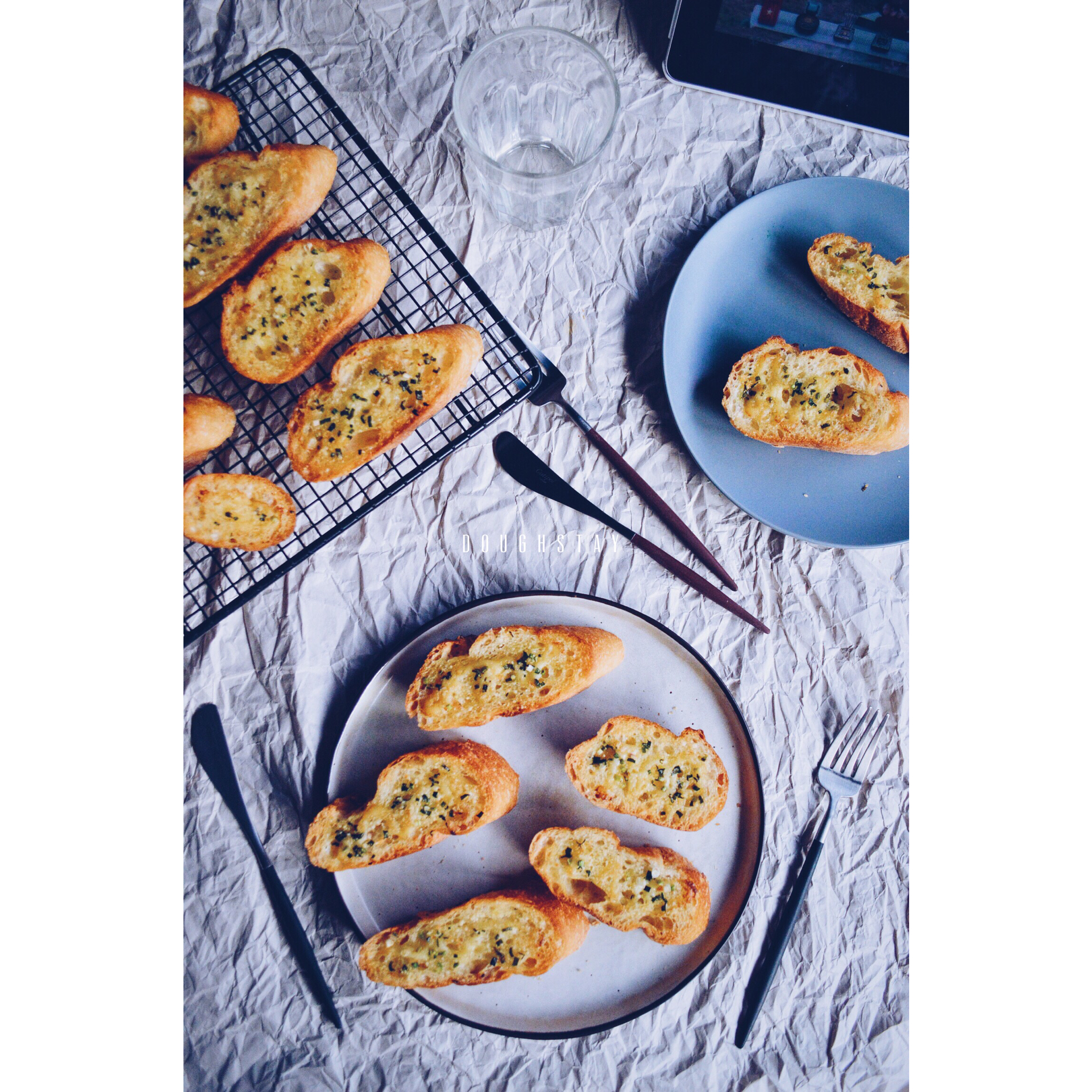 蒜香沙拉法棍（蒜香土司进阶版！）