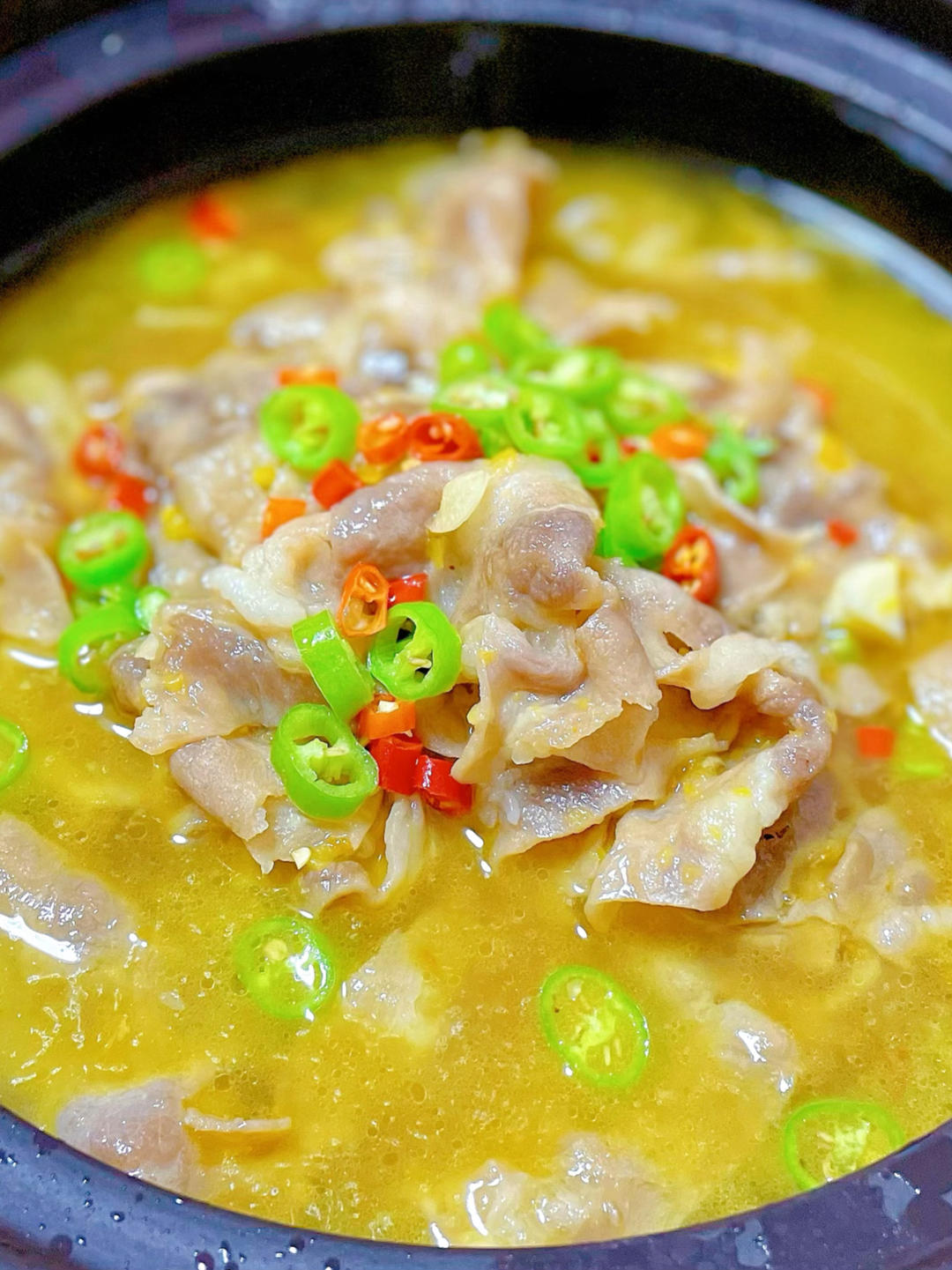 厨师长教你：“酸汤肥牛”的家常做法，金汤鲜香，酸辣开胃