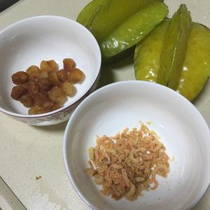 杨桃圆肉虾米粥（健脾开胃粥）的做法 步骤1