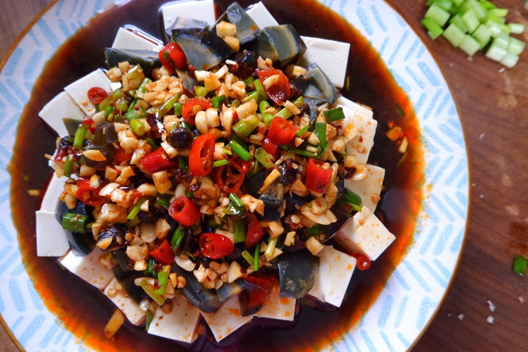 皮蛋拌豆腐
