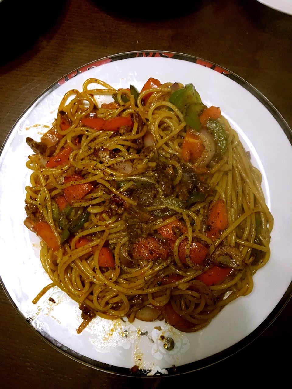 黑椒牛柳炒意面