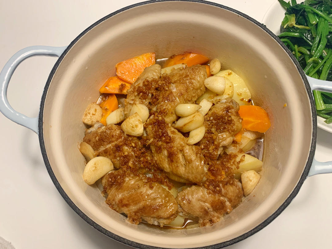 北鼎铸铁锅食谱｜焖蒜香鸡翅
