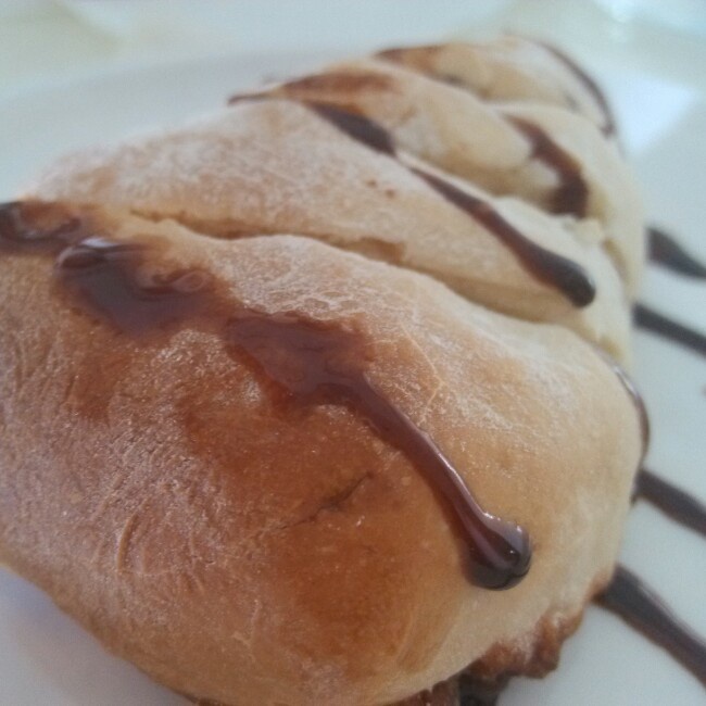 优雅蓝莓牛奶面包