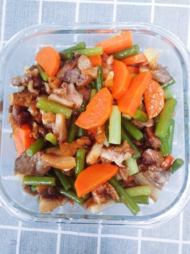 蒜苔炒猪头肉