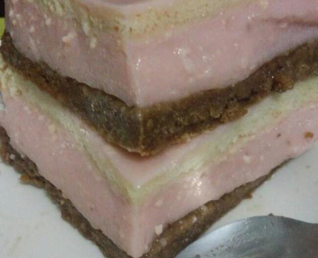 草莓酸奶慕丝蛋糕的做法