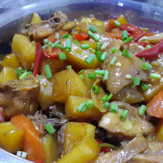土豆炖鸡块