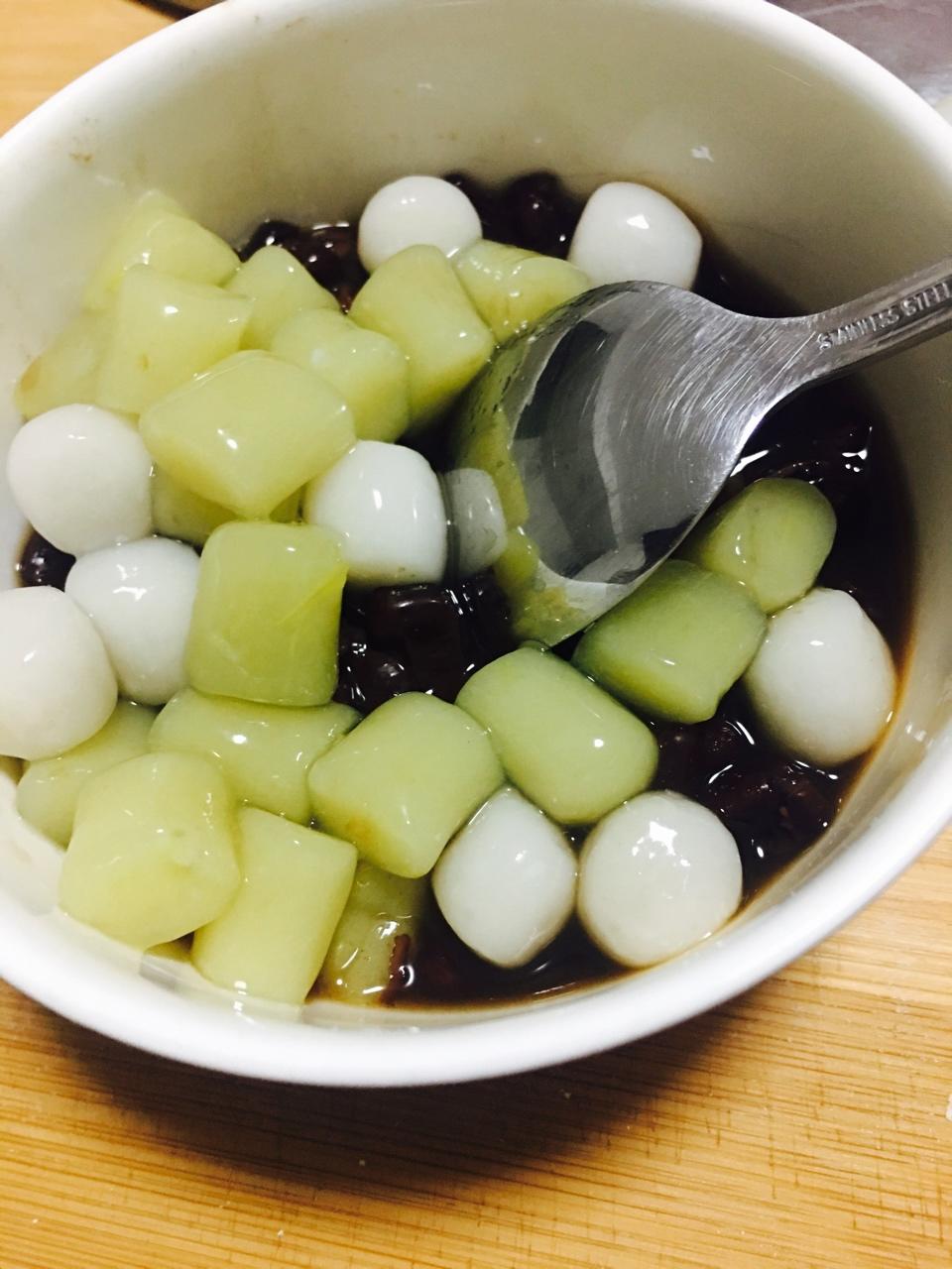 Q弹芋圆的做法 （有视频，学会做柔韧不散的面团）