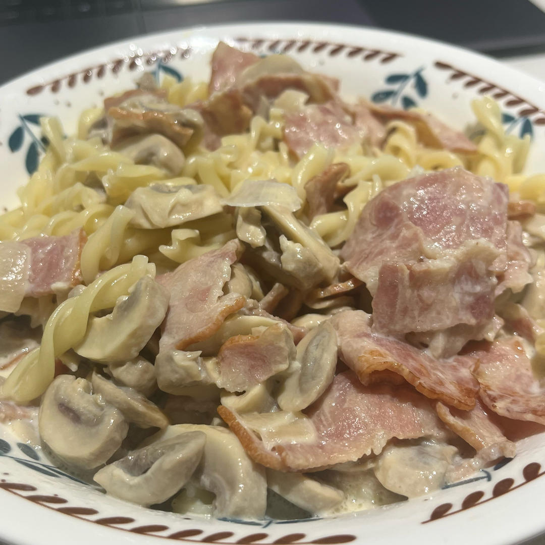 奶油蘑菇培根意大利面