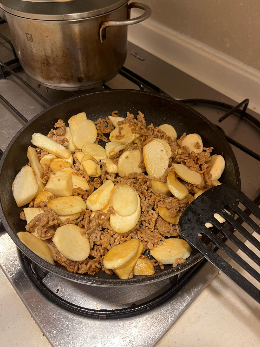 茭白这样做百吃不厌，茭白炒肉