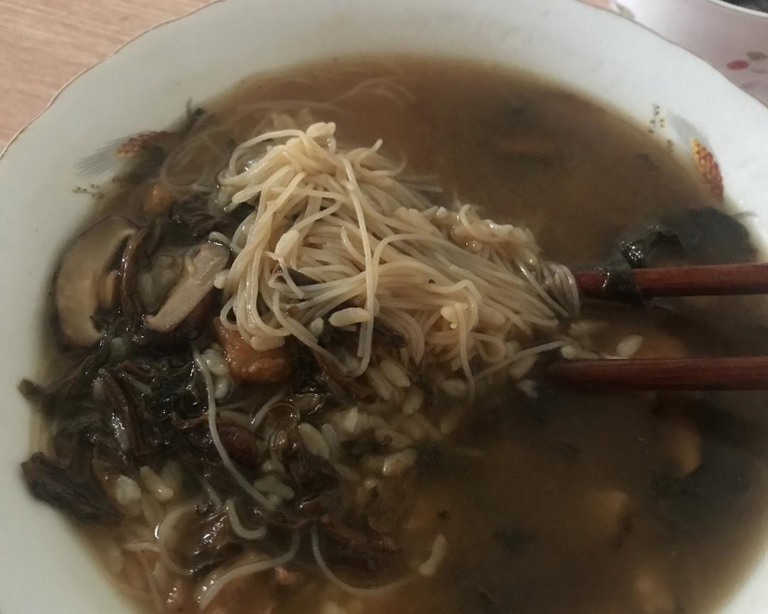 简单快手梅干菜汤面