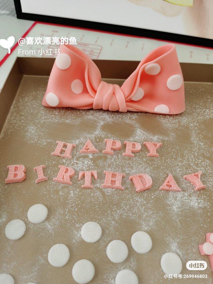 翻糖蝴蝶结淡奶油蛋糕