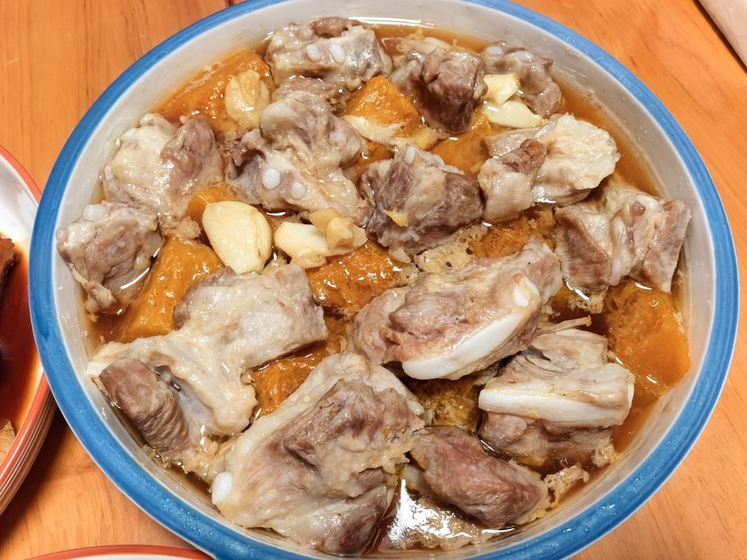 香甜嫩滑的蒜蓉南瓜蒸排骨