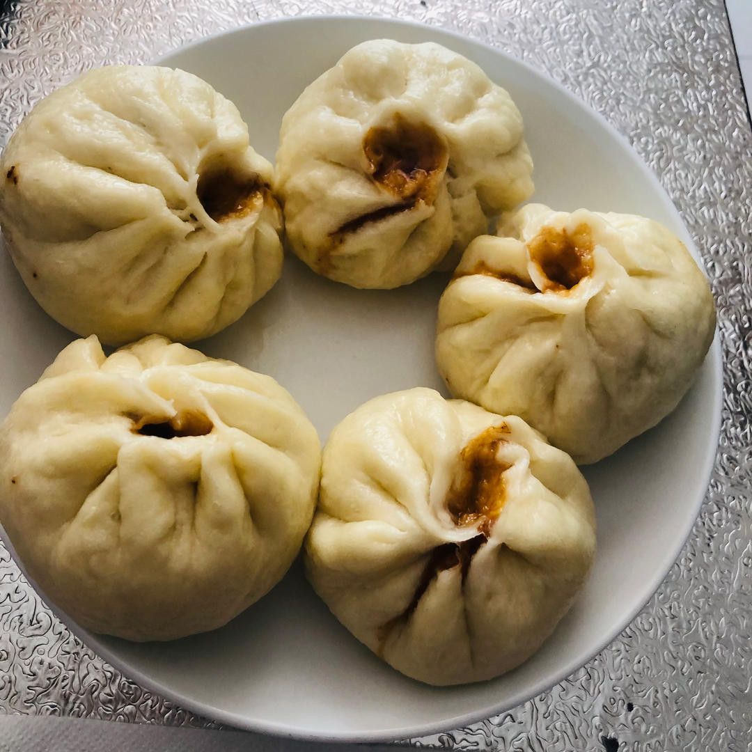 松软多汁的肉包子