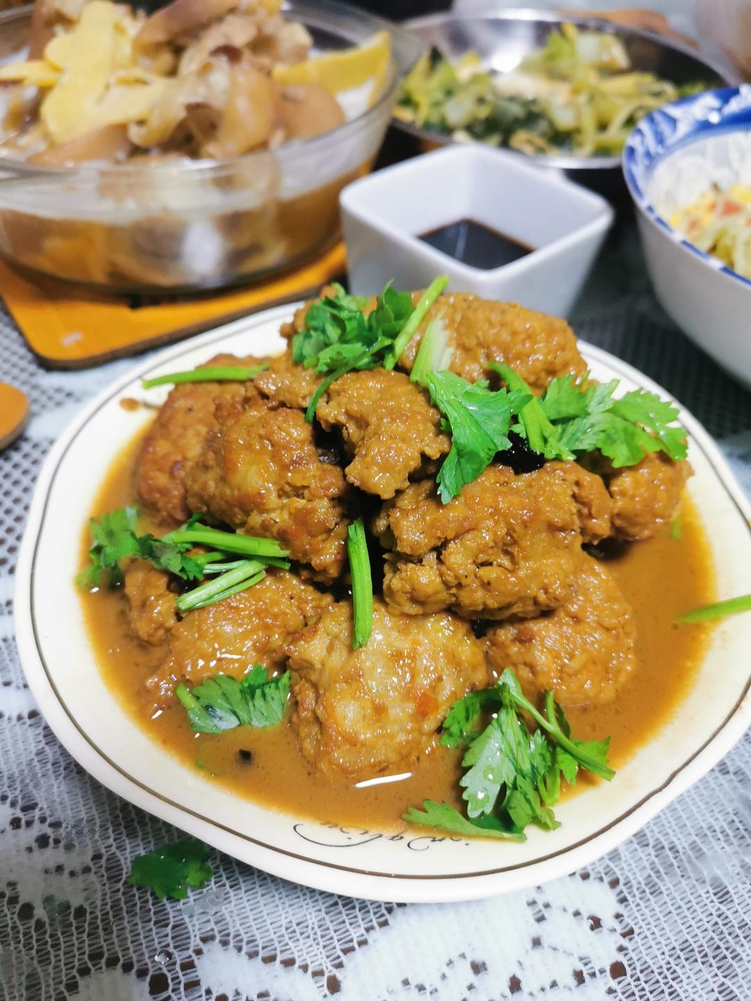 简单的红烧狮子头～拌饭太香了