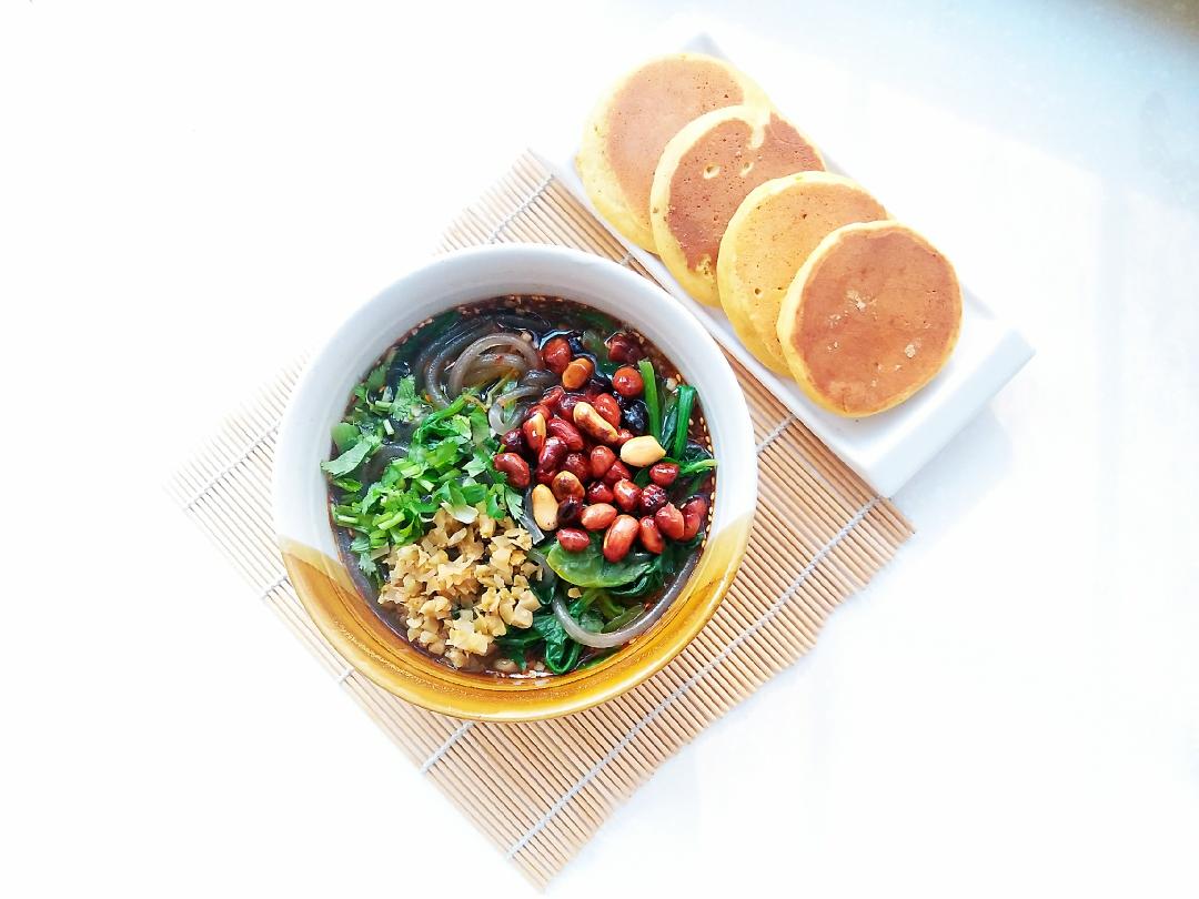 酸辣粉+玉米小饼的做法