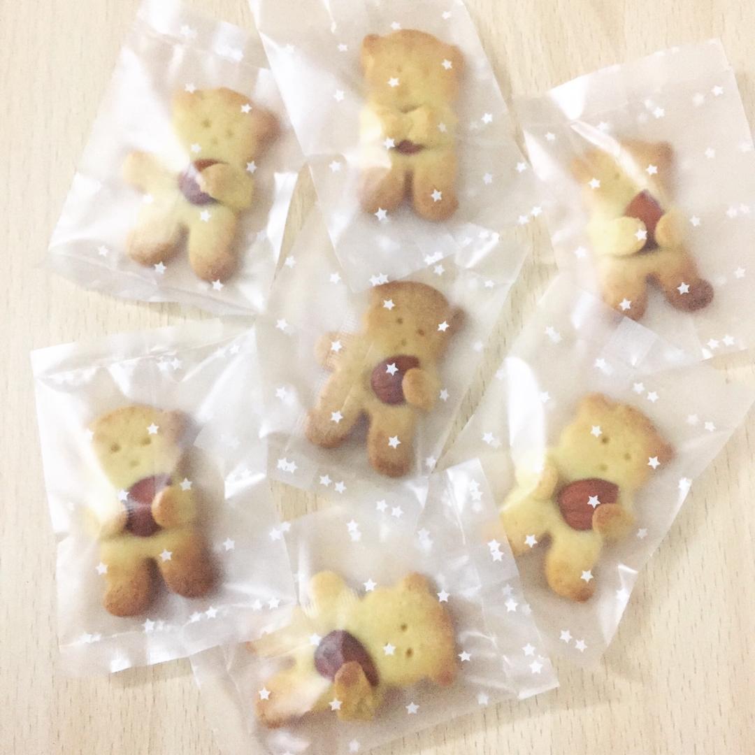 小熊抱杏仁饼干