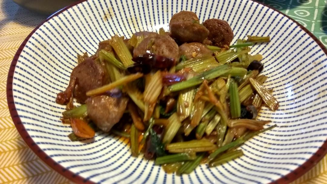 芹菜炒牛肉丸