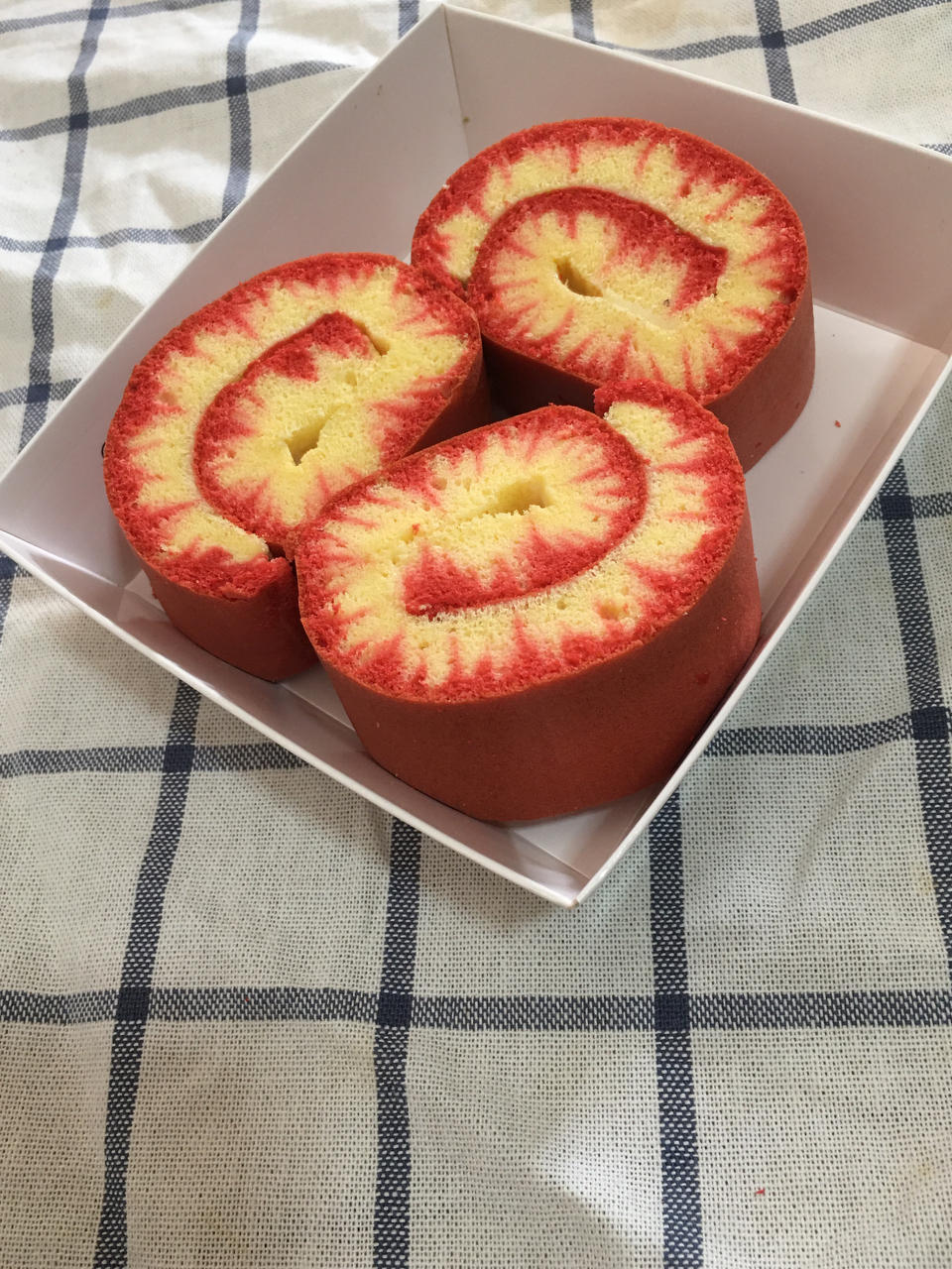 越看越魔性！红丝绒旋风蛋糕卷！