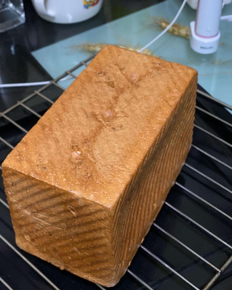 高纤低脂的全麦核桃吐司
