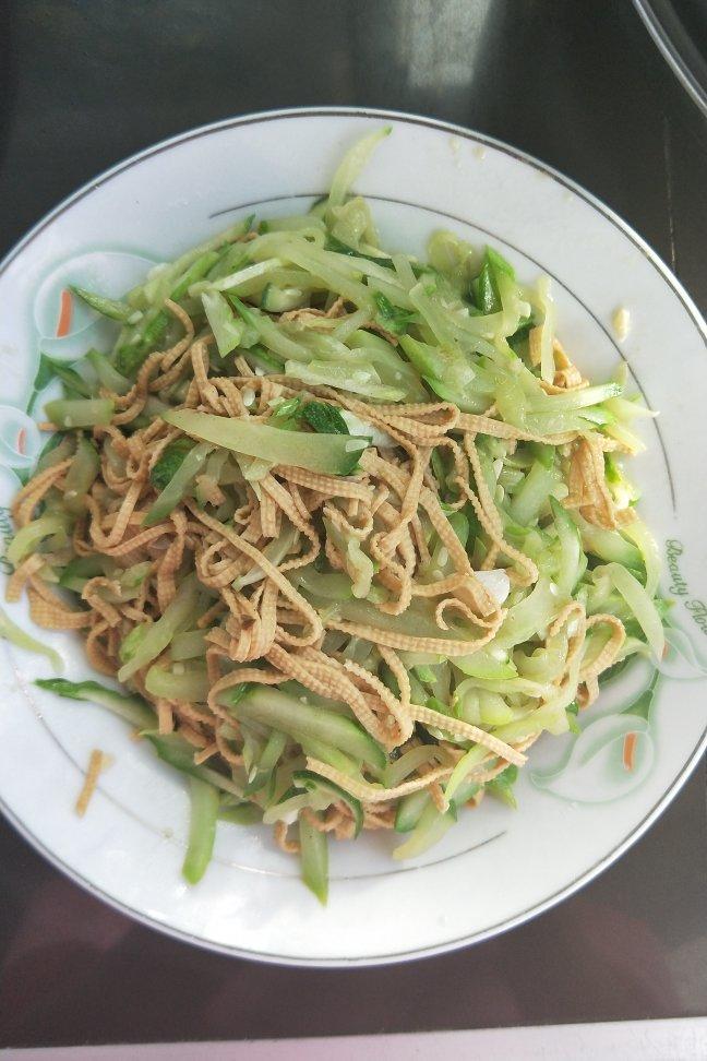 城堡与孤岛做的黄瓜干豆腐丝