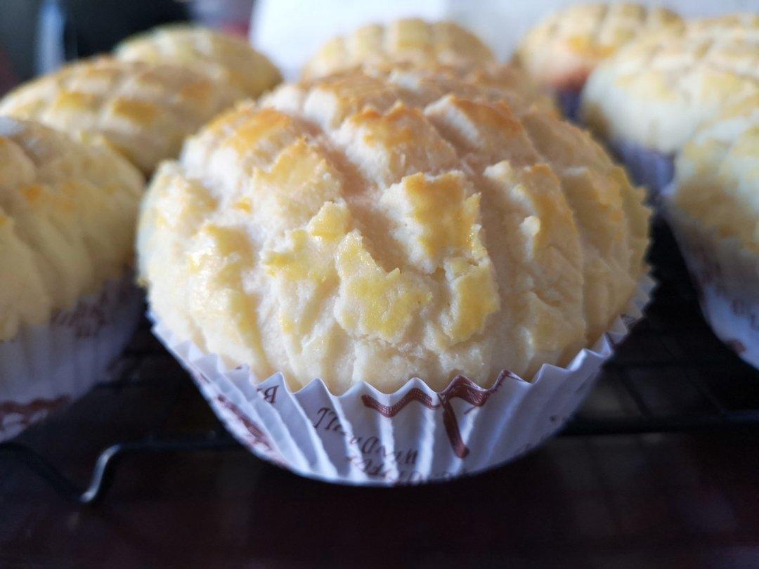 好吃到炸裂的港式菠萝包（附带制作酥皮的小视频）