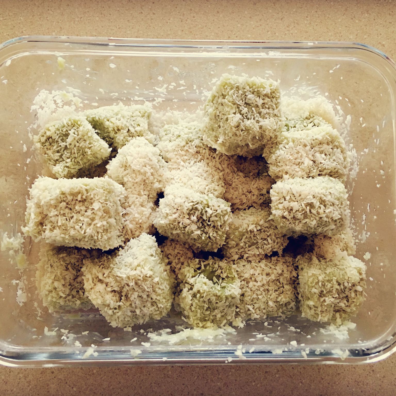 椰丝牛奶小方糕