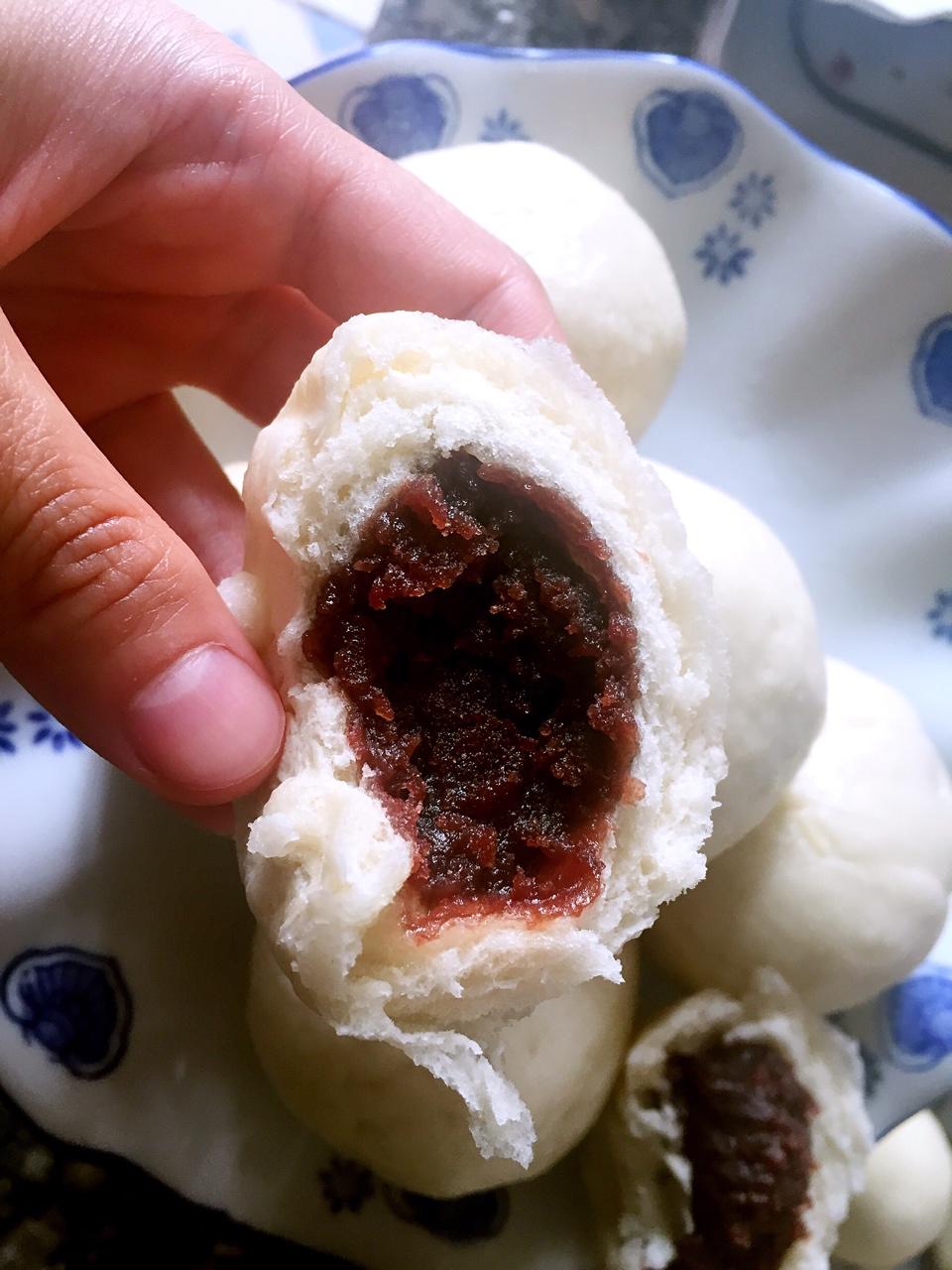 紫陌纤妖做的超级松软的豆沙馒头