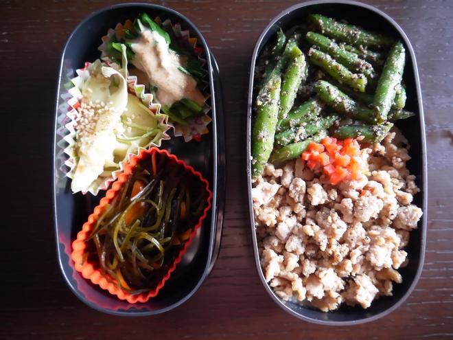 鸡茸饭便当 鶏そぼろご飯的做法