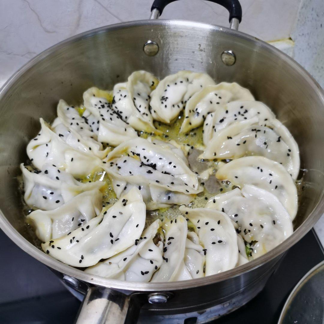 极简生煎速冻饺子