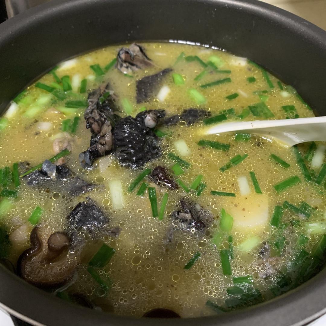 香菇炖鸡汤