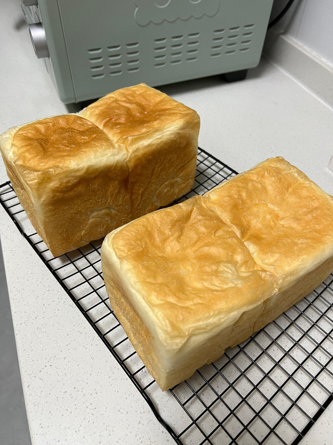 轻盈绵软、整形方便的经典三明治白吐司