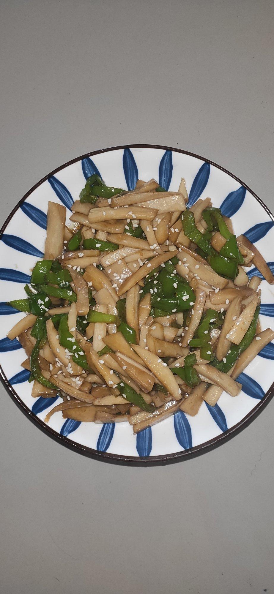 青椒素炒杏鲍菇