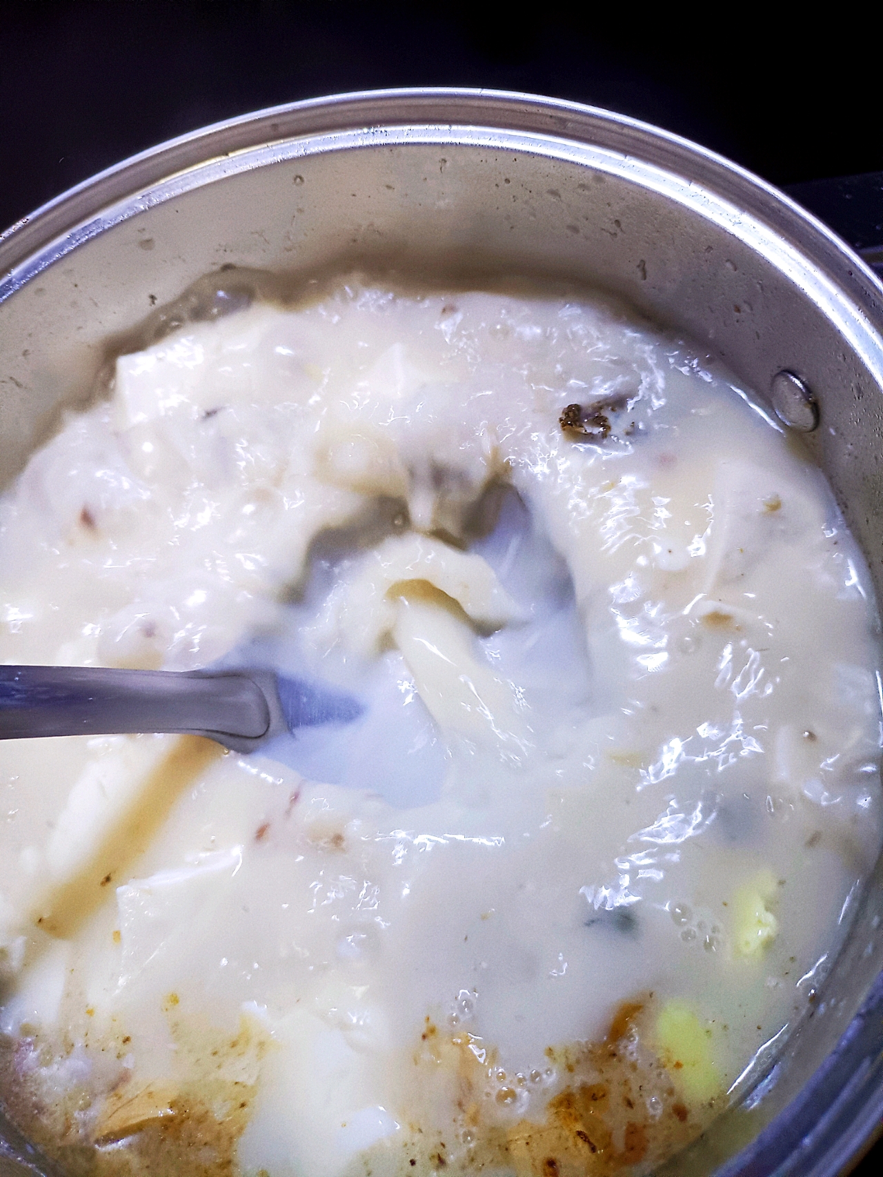 巨鲜奶白鲫鱼豆腐汤