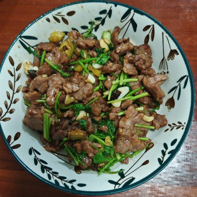 小炒黄牛肉，肉嫩味香！太好吃了简直是米饭杀手！