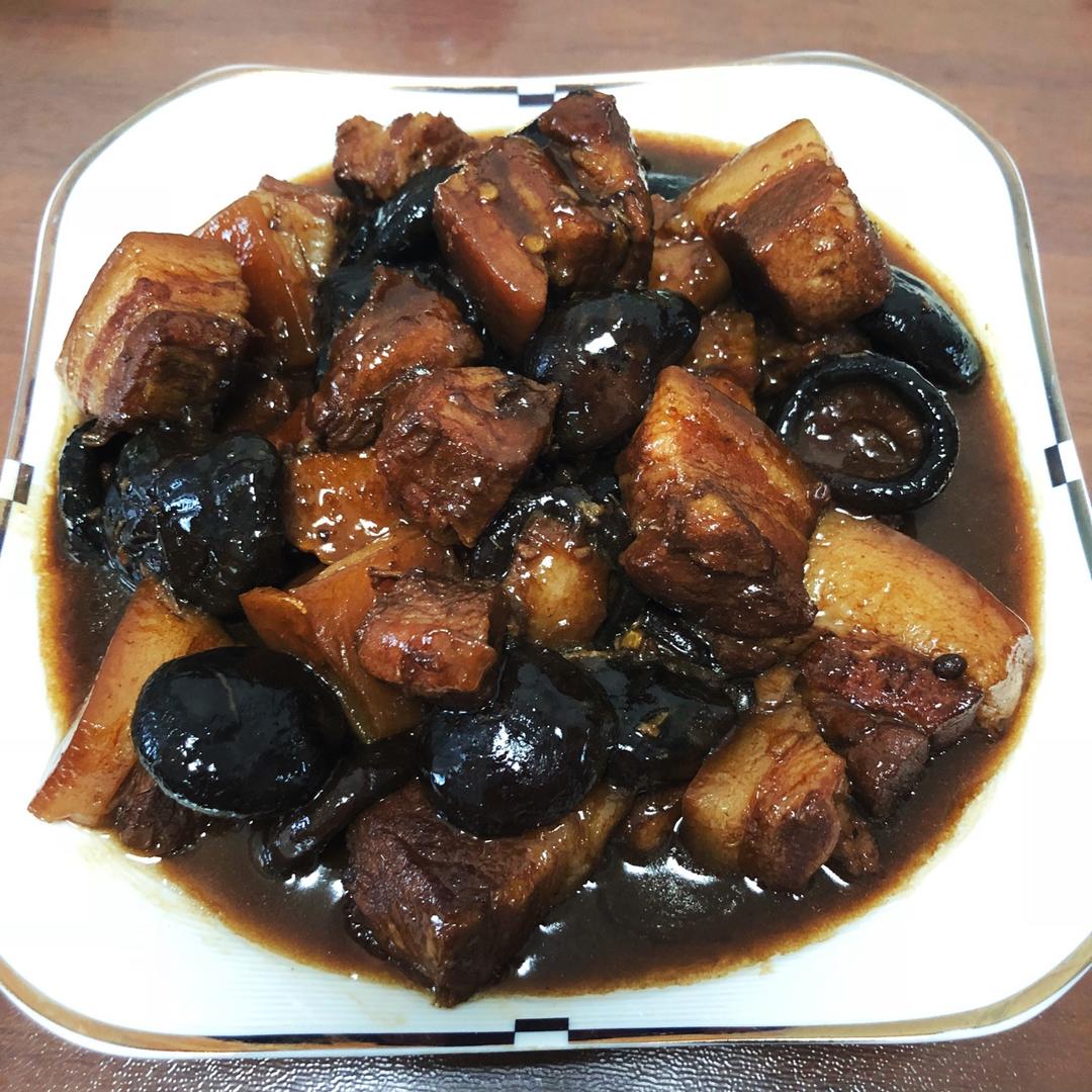 吃着碗里望着锅里的红烧肉