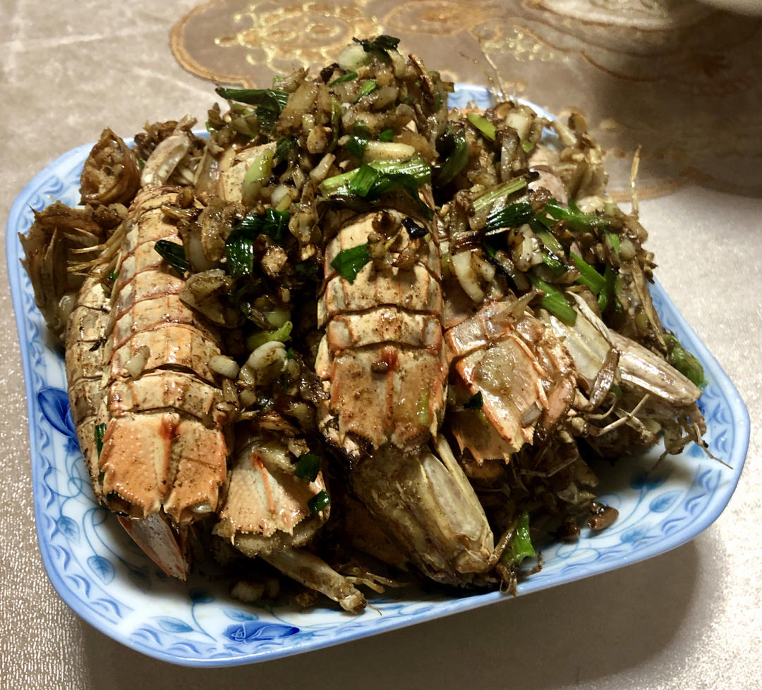 无油炸版的椒盐皮皮虾和巧拨虾壳的方法