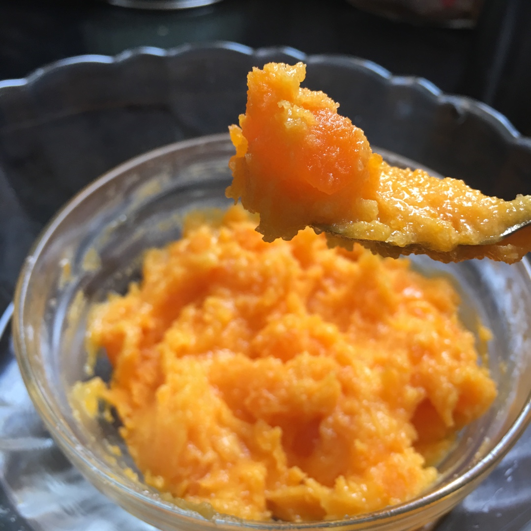 咸甜的味道刚刚好：港式金沙奶黄月饼（含金沙馅做法）