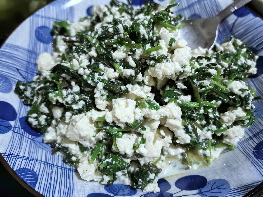 白吃不腻的家常菜-茼蒿拌豆腐