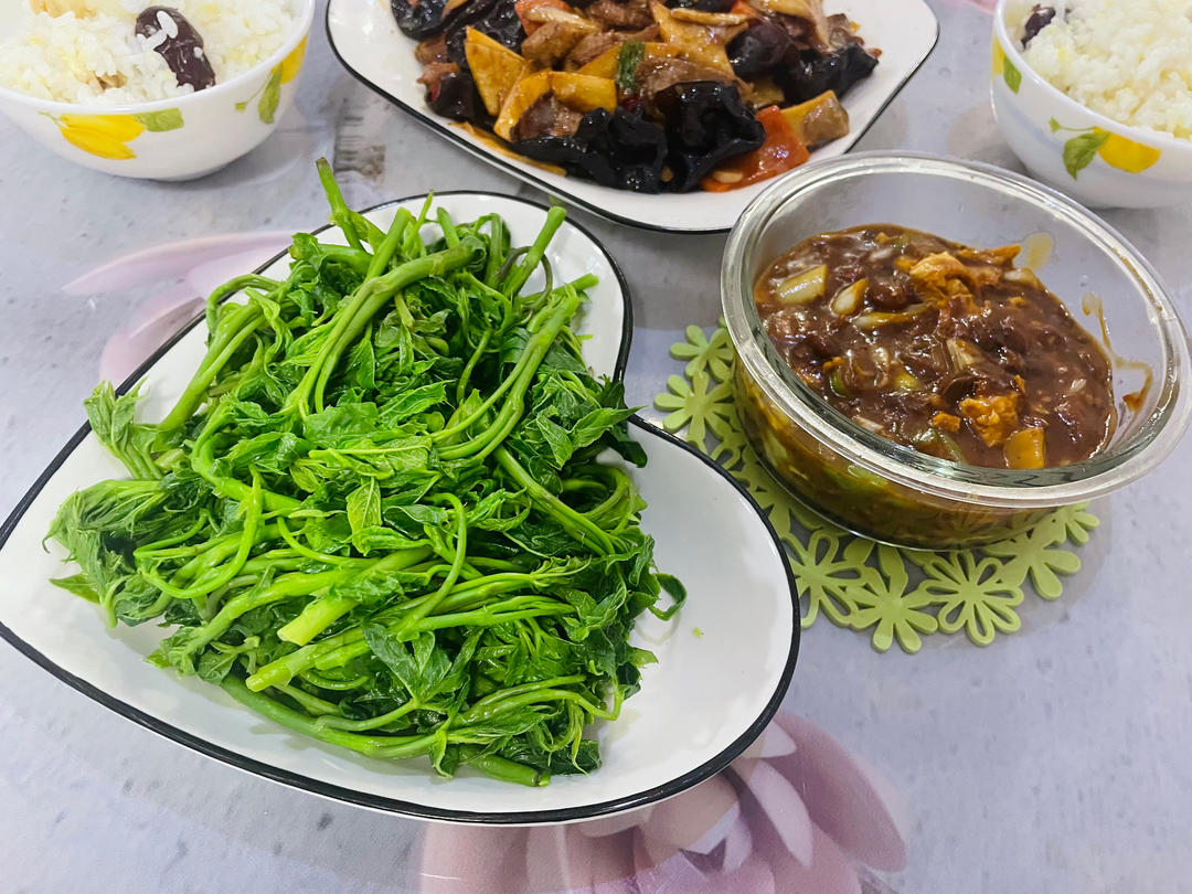 刺五加馅饺子(附刺五加的N种吃法)