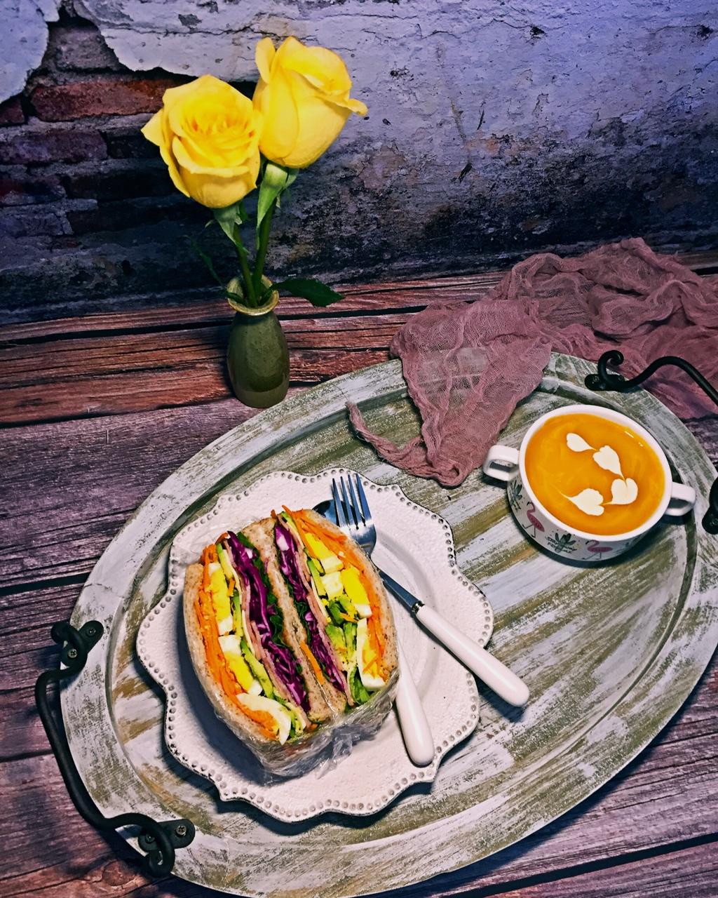 如何做超厚的沼三明治~详细tip！牛油果鸡蛋午餐肉三明治~