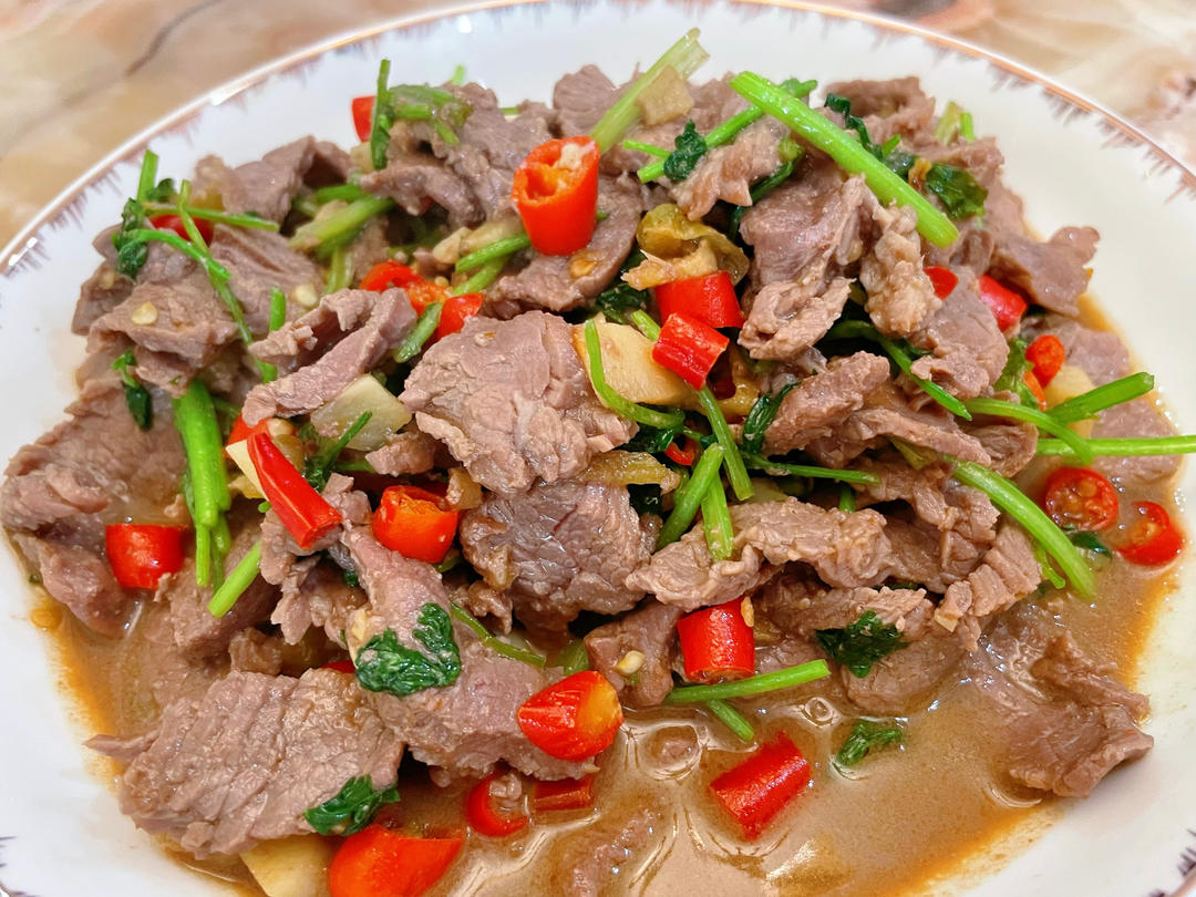 小炒黄牛肉，肉嫩味香！太好吃了简直是米饭杀手！