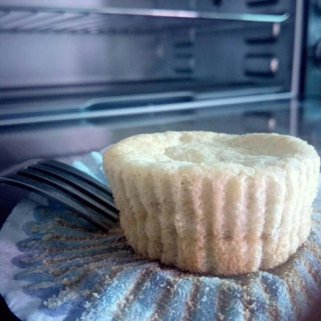 湿润浓郁香蕉三口CUP cake （无泡打粉）的做法 步骤10