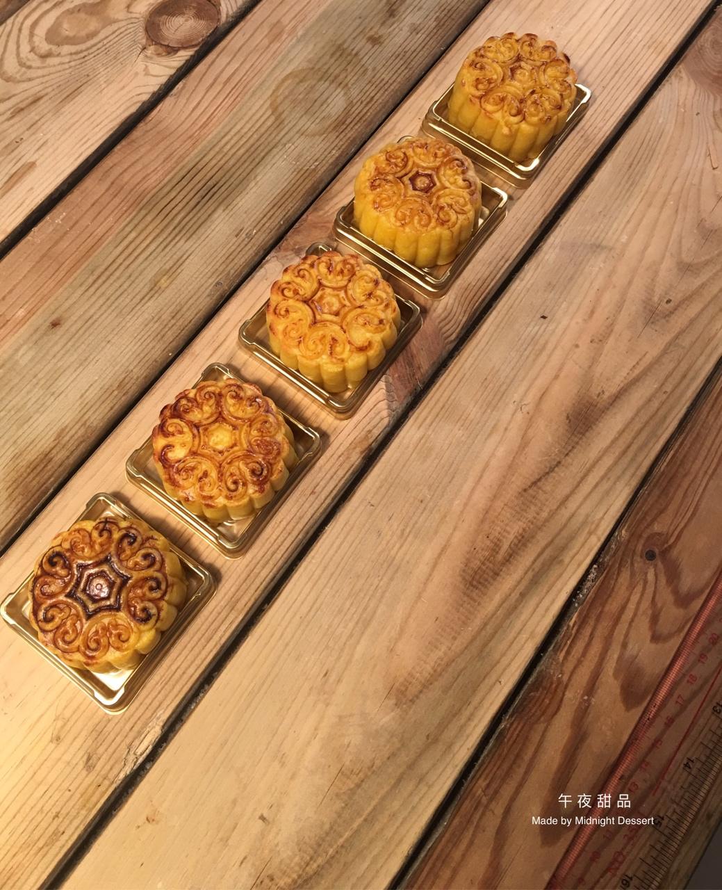 港式奶皇流沙月饼