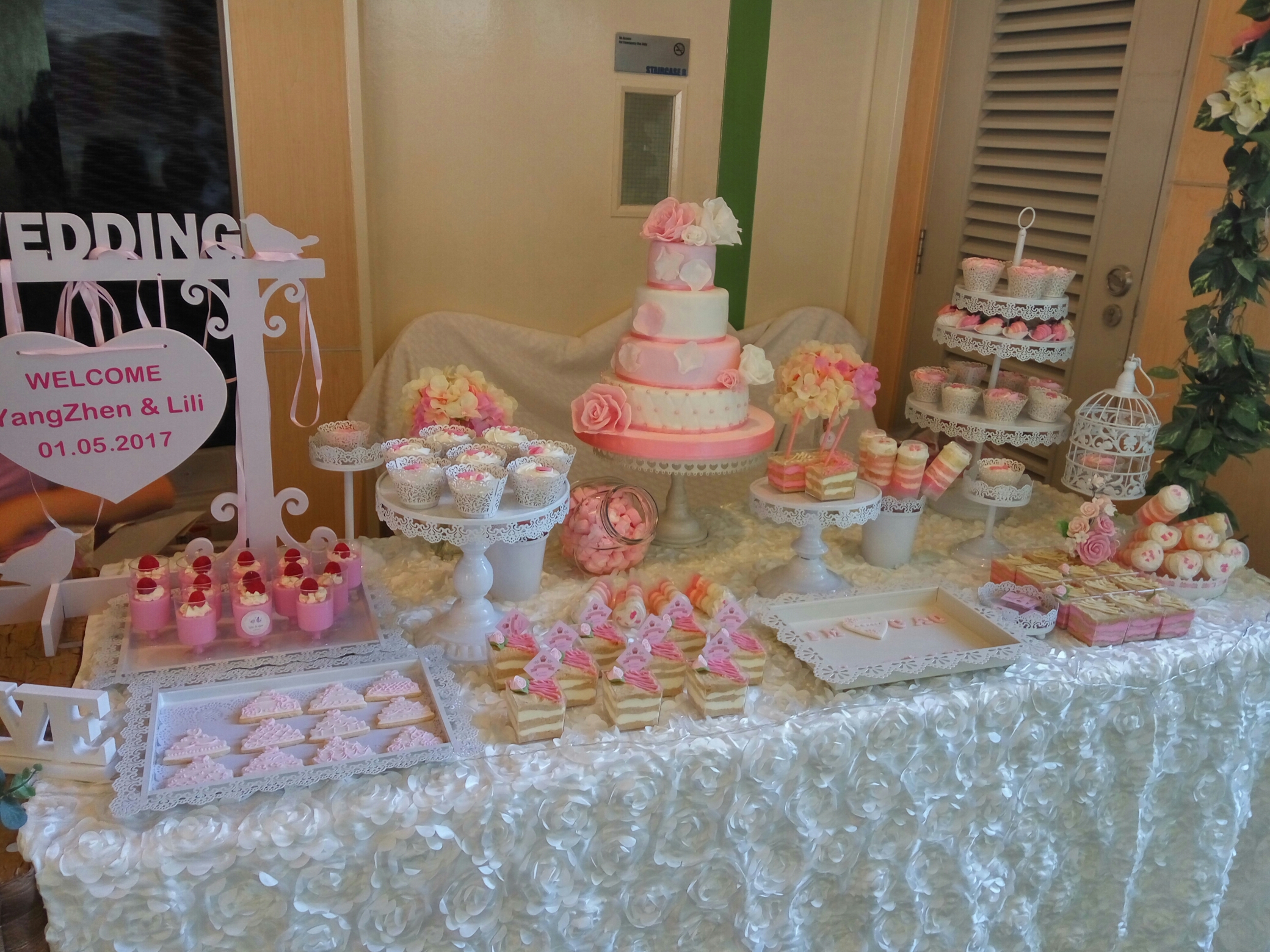 婚礼甜品台，粉白主题